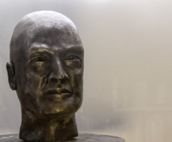 <b>round black head </b> | bronze